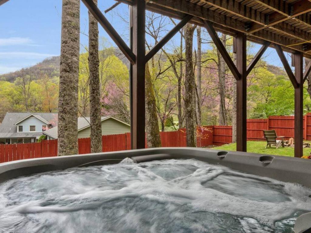 Soco Serene Cabin In The Heart Of Maggie Valley Bagian luar foto